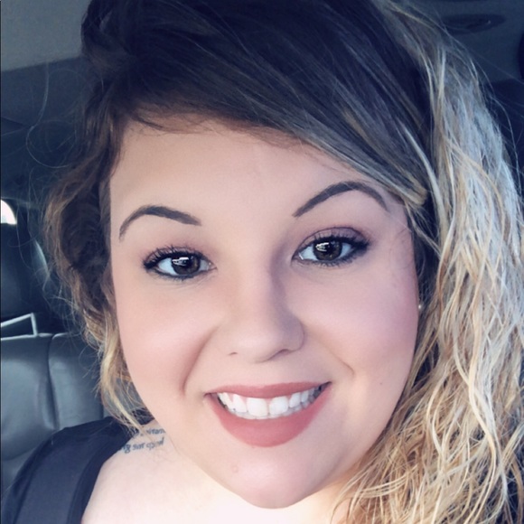 Meet your Posher, Kayla - Picture 1 of 1